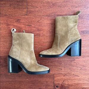 Like new. Tory Burch Tan Ankle Boots